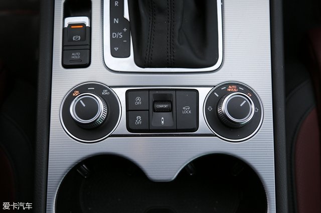 大众途锐对比沃尔沃xc90,大众途锐越野测试xc90