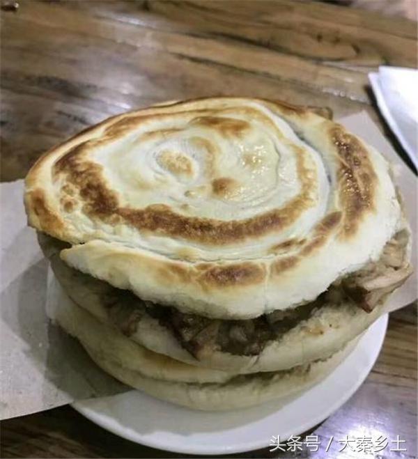 又到了一年一度的小龙虾盛宴了大家如何在家吃到小龙虾？西安这条街美食秒杀回民街统统吃一遍才过瘾？