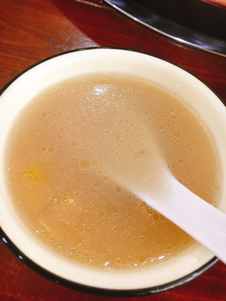 冰煮羊涮羊肉,涮羊肉在锅中翻腾的样子