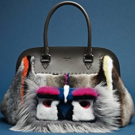 巴黎世家四件套，香奈儿澡堂拖鞋？别再抄袭中国大妈的嫁妆了！