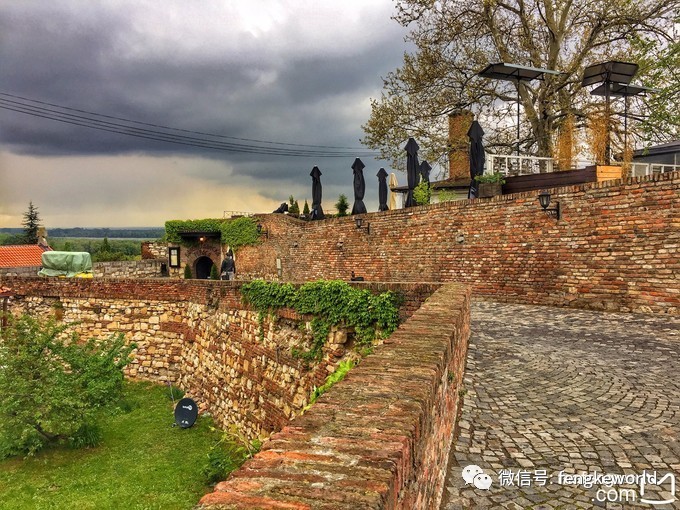 私奔到马其顿，为了一场皇马曼联的轰轰烈烈的爱情