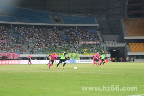 奥体中心首秀精彩上演湖州乐活足球战平金华
