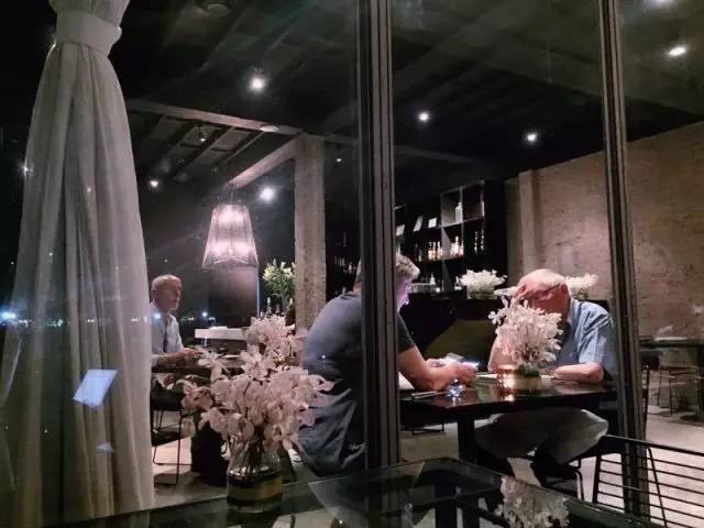 48小时，1000块钱，重新找到生活的幸福感｜曼谷