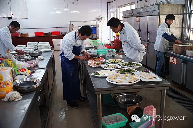 小曾吃饭最新视频,小曾吃火锅