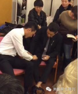 胡霍派糖过白色情人节啦！胡歌一边说不在爱情里，一边当CP王啊！