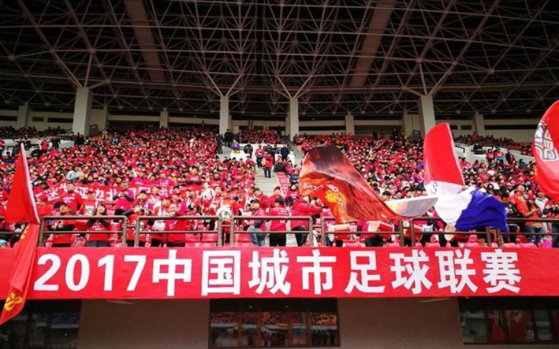 支持孩子踢球的父母,支持孩子的足球梦想