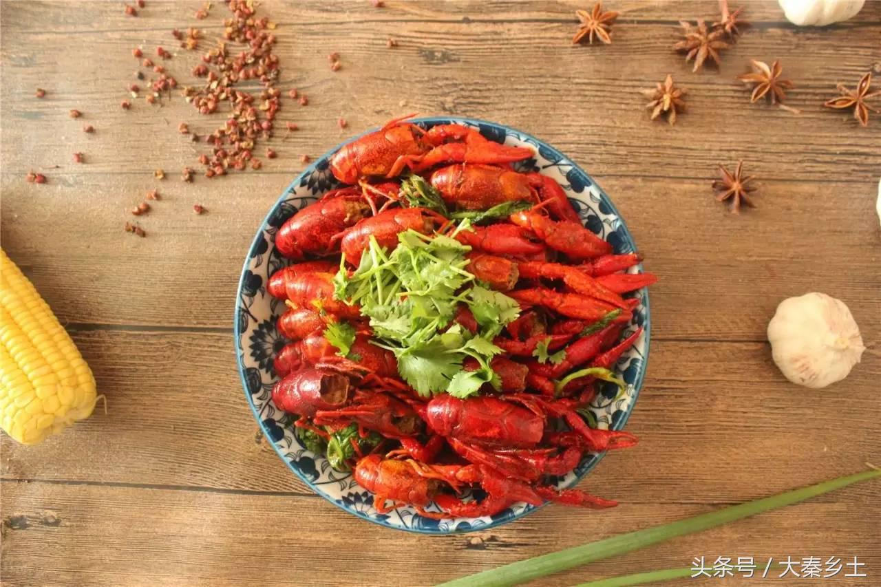 又到了一年一度的小龙虾盛宴了大家如何在家吃到小龙虾？西安这条街美食秒杀回民街统统吃一遍才过瘾？