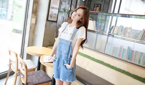 孙允珠灰色牛仔包臀裙搭配,孙允珠橙色露背绑带裙