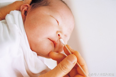 给宝宝清理鼻屎用什么棉签,怎么正确给宝宝清理鼻屎