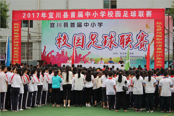 绿茵球场活力四射,绿茵场上神采飞扬