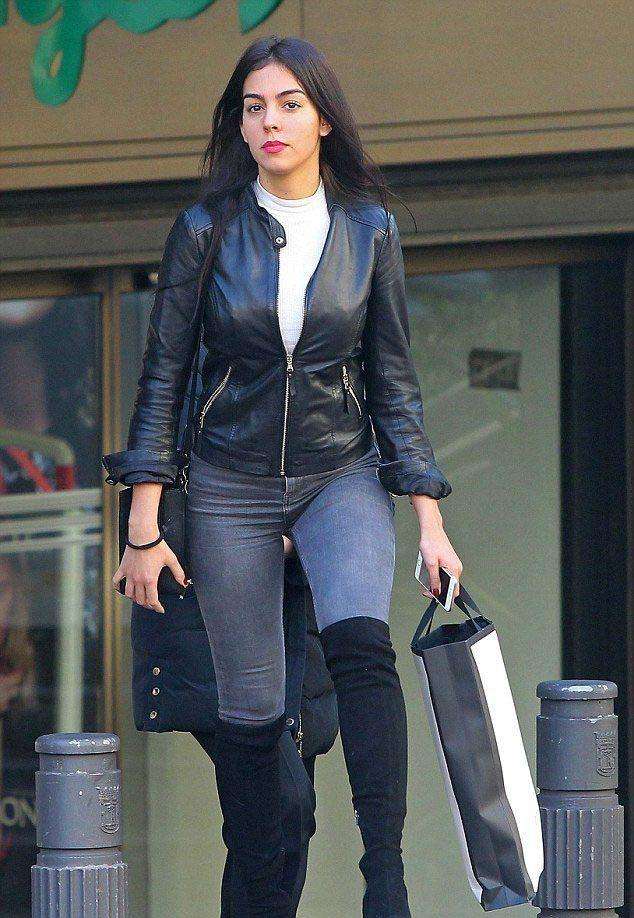 c罗的女友到底多么美,c罗的平民女友