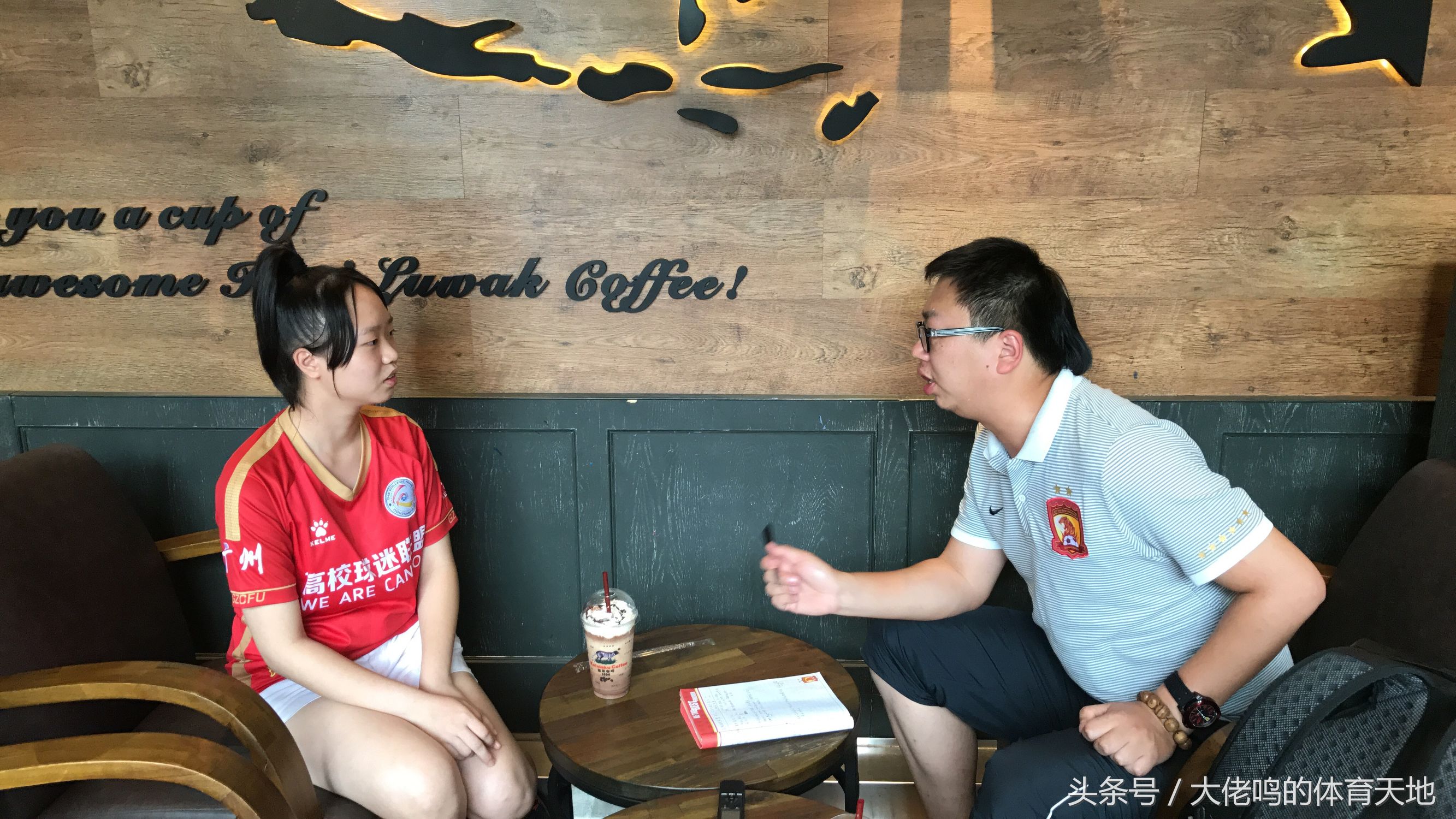 特色球迷文化报道3：广州高校球迷联盟选送，分享女鼓手苑儿的助威故事：每打一次鼓，偶像郜林就进一球