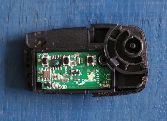 汽车折叠钥匙丢了配一把多少钱,汽车钥匙掉到水里以后还能使用吗