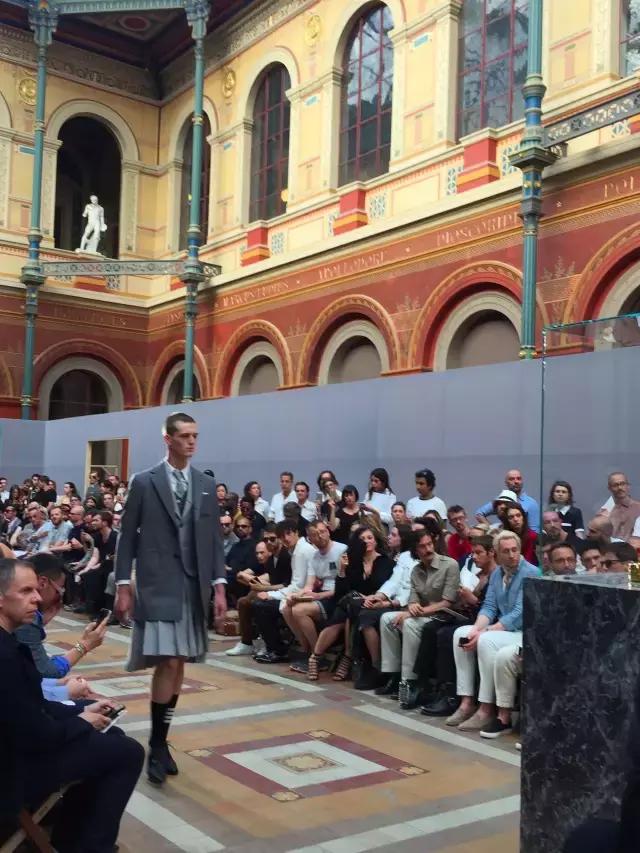 vetements摆烂短袖,vetements新款bomber