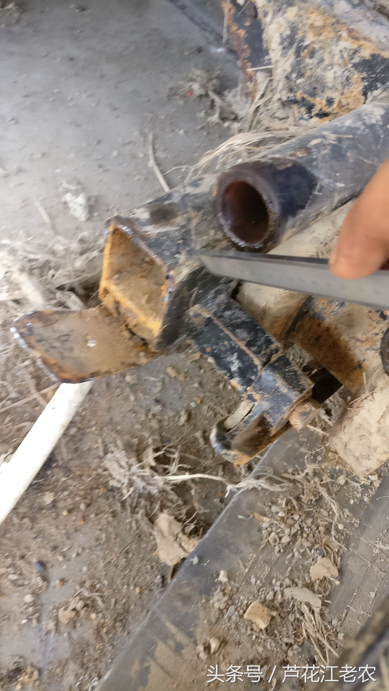 福田玉米收割机大轮改履带,福田gr70履带收割机