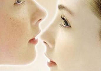 九岁女孩脸上遗传性长雀斑怎么办,十岁孩子遗传性雀斑怎么治疗