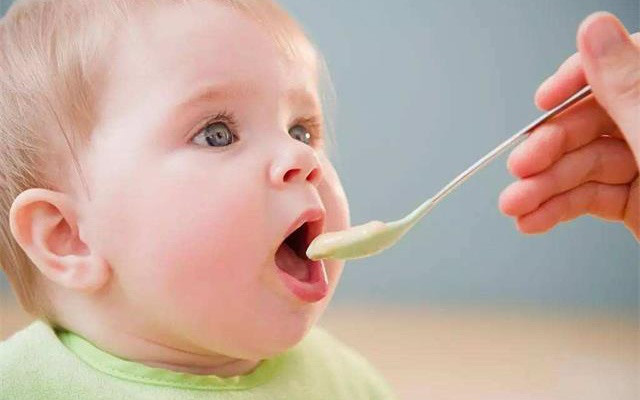 婴幼儿辅食添加存在问题有什么,刚开始添加辅食注意事项