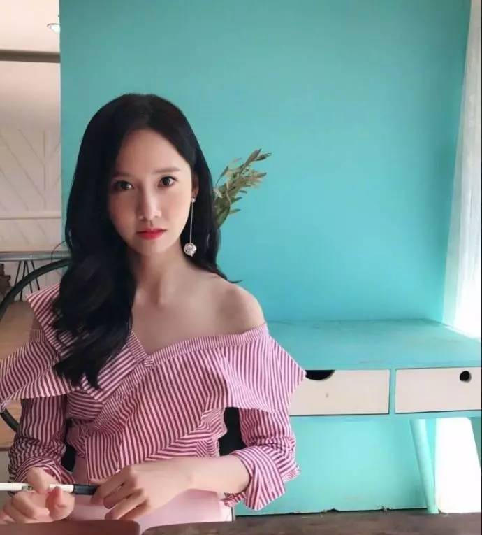 Madam问答室丨鸡皮肤身体乳、眼药水、粉底液、平价染发剂、黑色中长发型