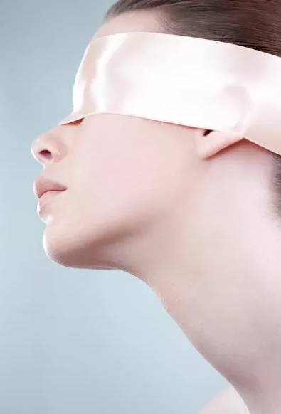 洗脸涂护肤品的顺序,洗脸时做什么动作美容