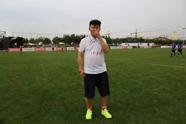 关注｜电影《谁是球王》友谊赛在上海举行毕节草根足球队代表的“谁是球王”队2：1胜出