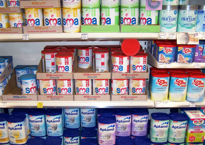不可思议！中国奶粉荒都闹到物质匮乏的新加坡了