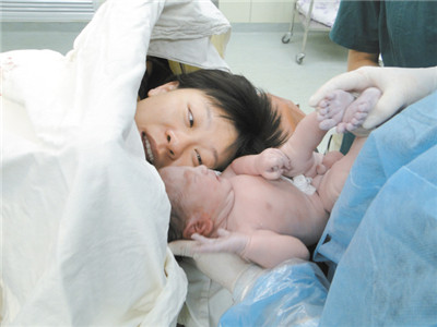 刚出生的宝宝长什么样?这里五大现象,看得心发慌