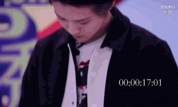 鹿晗打球足球,鹿晗真是又帅又美