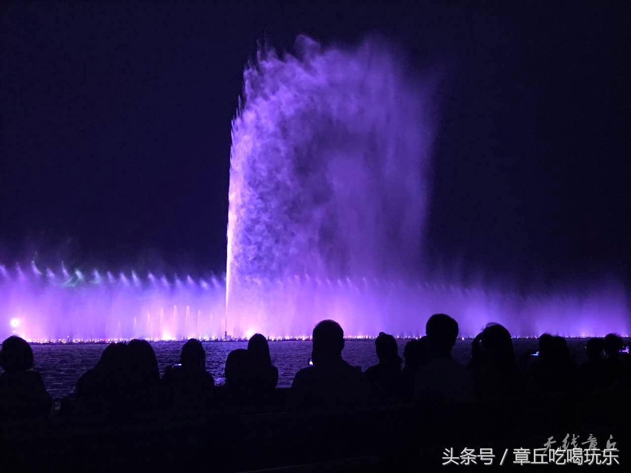 绣源河刷屏“联合国”朋友圈——山大学子夜看山大魅力后花园