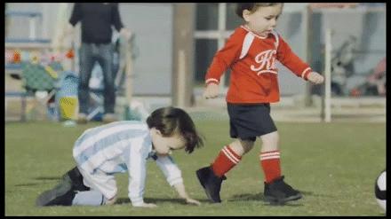 足球搞笑集锦笑死人强烈推荐,足球场上的搞笑