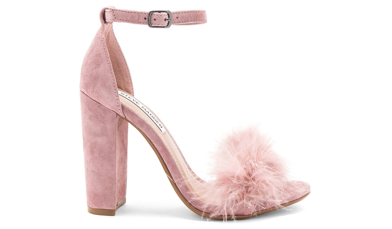 今年流行的羽毛女款衣服,最流行羽毛衣