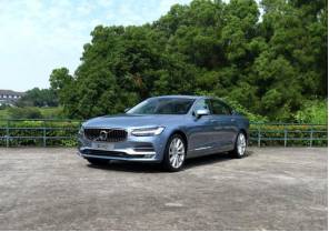 香港与大陆一路之隔,香港大陆两地车