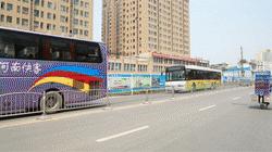 几个意思?去郑州南阳路吃海鲜,服务员你把菜倒桌上就跑?