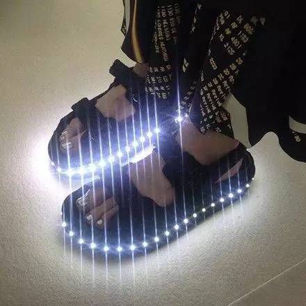 拥有一双拖鞋很重要,给自己做了一双独一无二的拖鞋