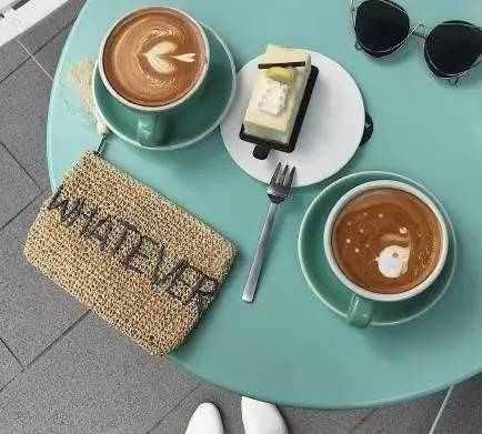 最近整个时尚圈都中了这个包包的毒!