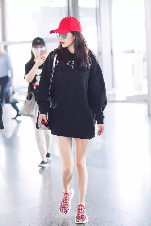 杨幂的最近穿的运动鞋,杨幂穿的薄荷绿运动鞋