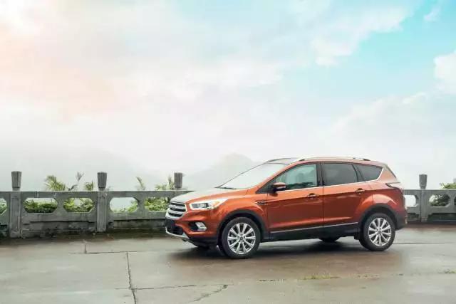 一台能买菜带娃下工地的“超跑”，评测2017款福特翼虎