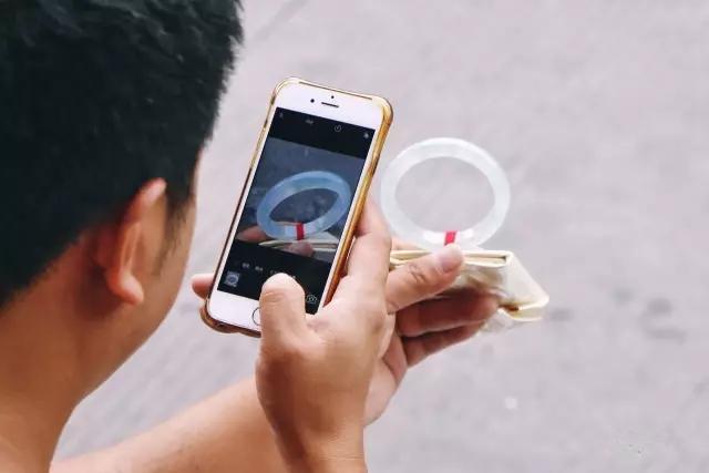 戴了三年玉镯子碎了是什么征兆,戴了3年的玉镯掉地上碎了