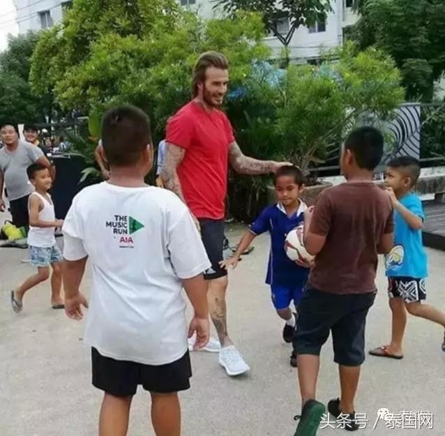 贝克汉姆穿着黄西服来中国,贝克汉姆访香港