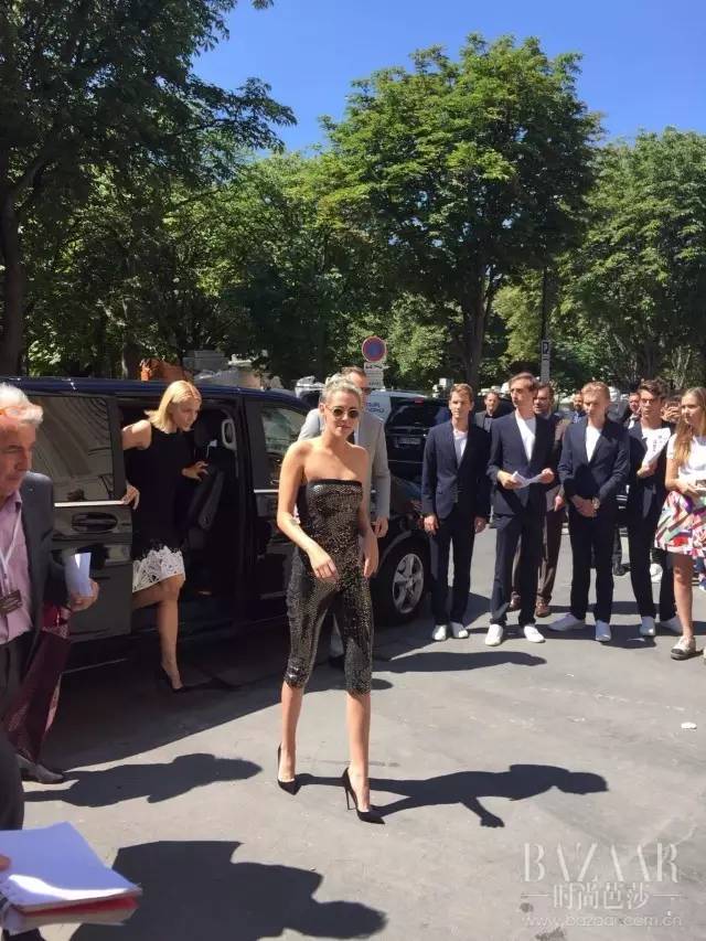 埃菲尔铁塔法国巴黎的浪漫地标,chanel秀场埃菲尔铁塔