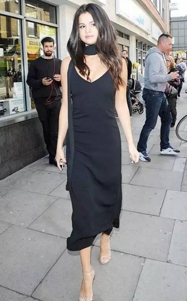 吊带裙走秀搭配,每日搭配蕾丝裙时装秀