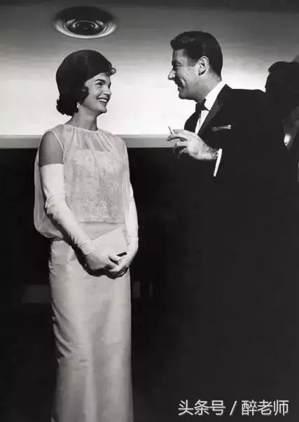 杰奎琳穿着带血的衣服,杰奎琳的眼泪音频