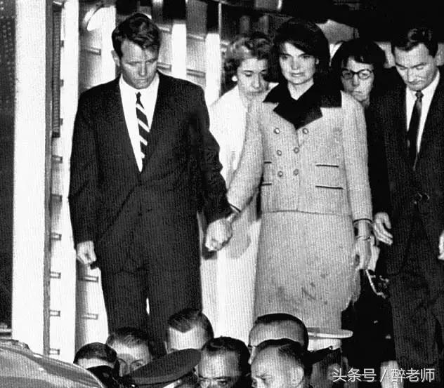 杰奎琳穿着带血的衣服,杰奎琳的眼泪音频