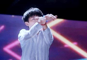 易烊千玺donttiemedown现场,易烊千玺nothingtolose完整版