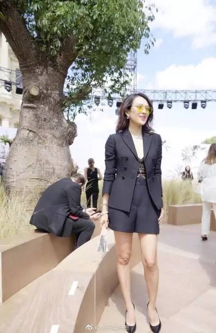 章子怡巴黎时装周白色休闲,章子怡米兰时装周白色裤裙