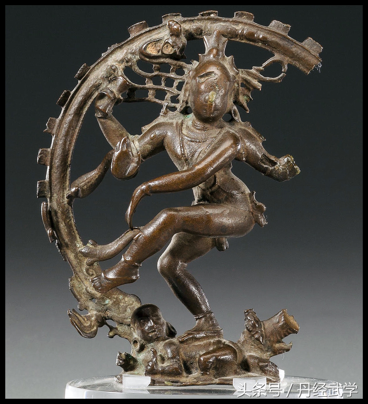 印度主神湿婆创造了瑜伽体式,印度瑜伽之光