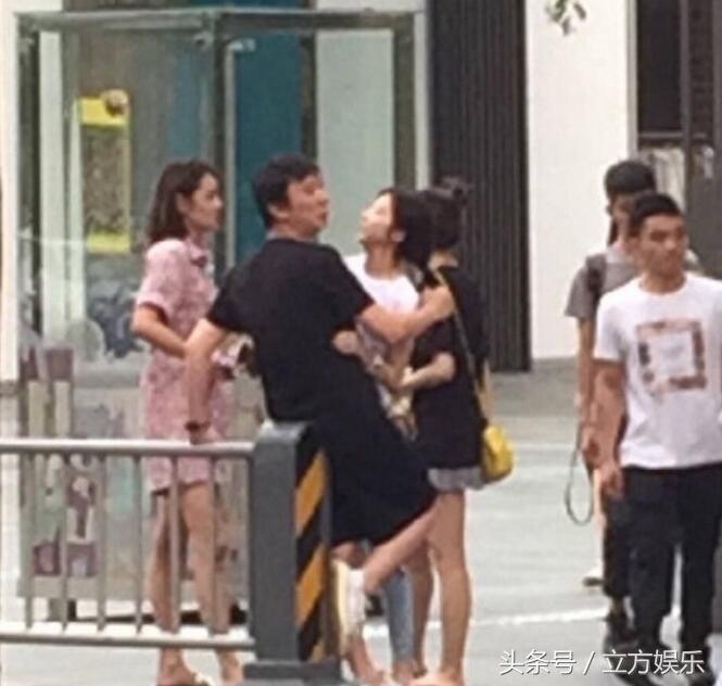 王思聪豆得儿牵手散步,王思聪与豆得儿分开了没有