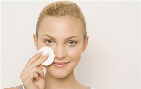 脸部的皮肤松弛衰老怎么修复,40岁女人脸部皮肤松弛下垂正常吗