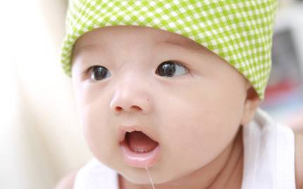 给宝宝选奶粉认准这四点,牛栏奶粉选哪款