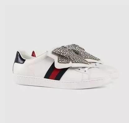 杨幂的最近穿的运动鞋,杨幂穿的薄荷绿运动鞋