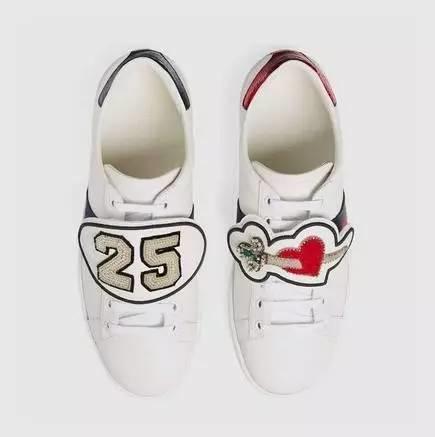 杨幂一口气买了十双的鞋,杨幂穿的薄荷绿运动鞋